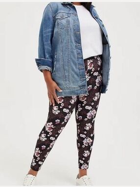 Torrid Pixie Pant Luxe Ponte Floral Leggings - Black with Pink & White Flowers